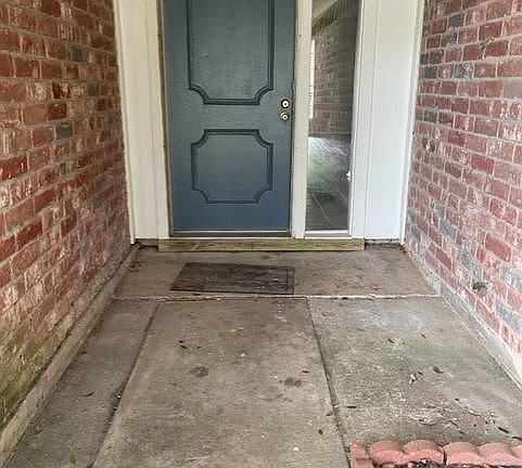 2nd image of 922 Comstock Springs Dr