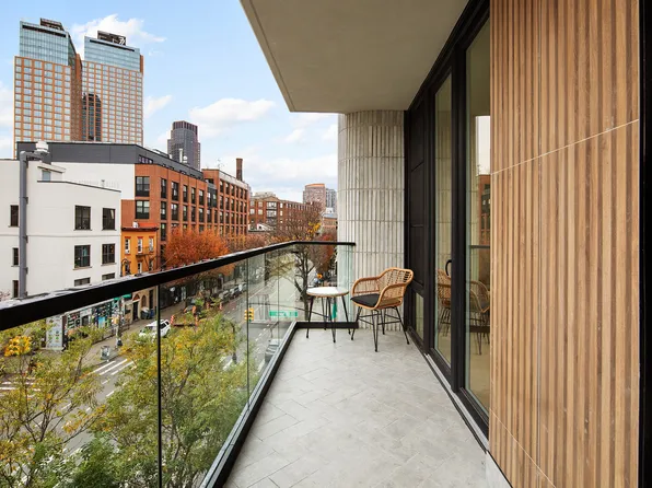 1110 Manhattan Avenue image 12 of 14