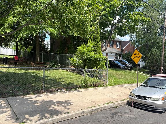 3rd image of 1215 W Lafayette St