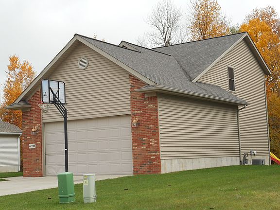 3rd image of 4092 Lancaster Dr