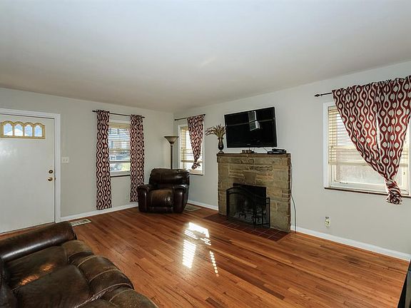 4th image of 3769 Meadowlark Ln