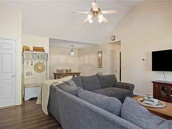 2nd image of 320 Brody Dr NE