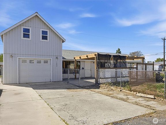 2nd image of 1602 W Fern Drive