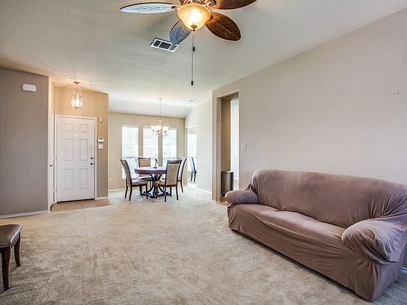 5th image of 2108 Woodmere Dr