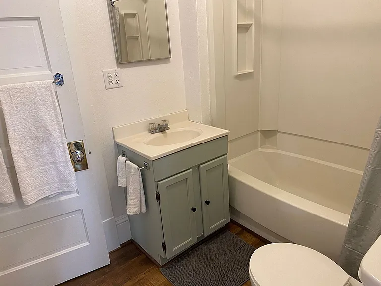 410 N Maple Ave — Photo 36