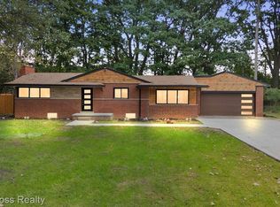 25240 Muerland Rd, Southfield, MI 48033