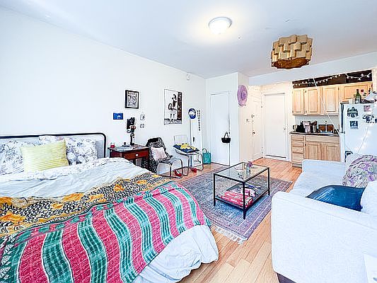 3rd image of 319 E 5th St APT 10