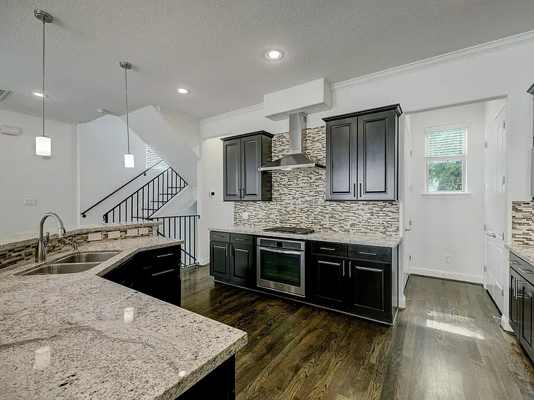 1518 Birdsall St #C — Photo 8