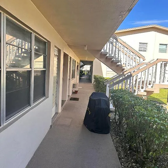 226 W Canterbury Dr #J — Photo 20