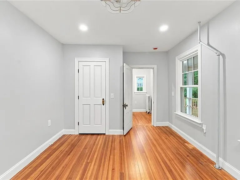 1552 Kingstown Rd — Photo 25