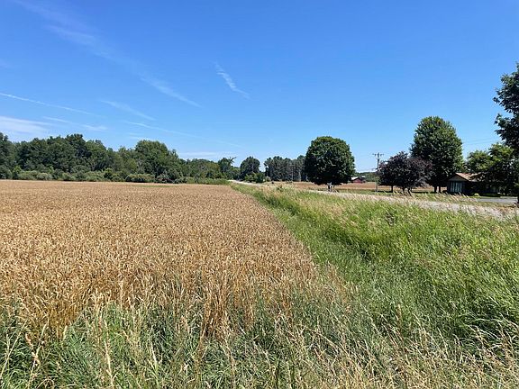 4th image of W Freesoil Rd
