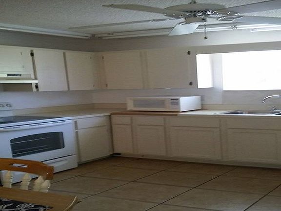 11585 kitchen2_04182016