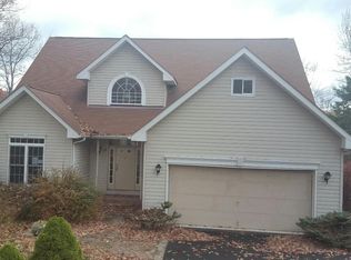 108 Tomnoddy Dr, Tamiment, PA 18371