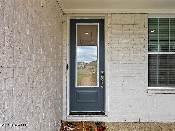 5th image of 372 Fawn Grove Trl