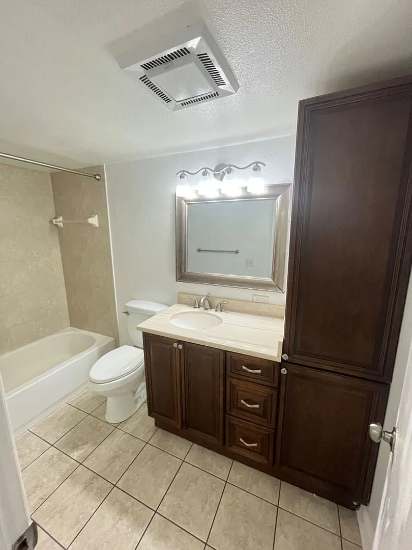Nice 1-bedroom, 1-bathroom apartment. $1.00 security deposit with approved credit. — Photo 4