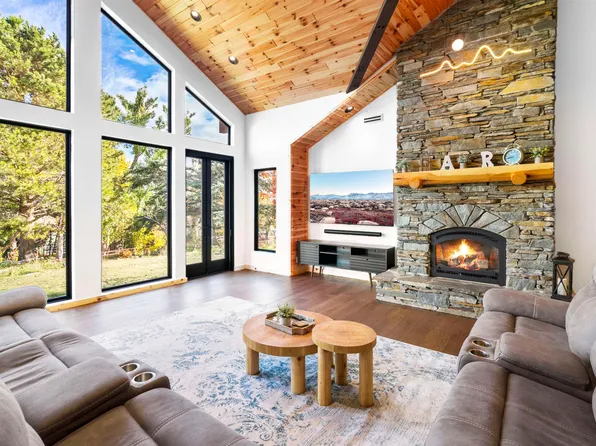 209 Delta Dr, Crowley Lake, CA 93546