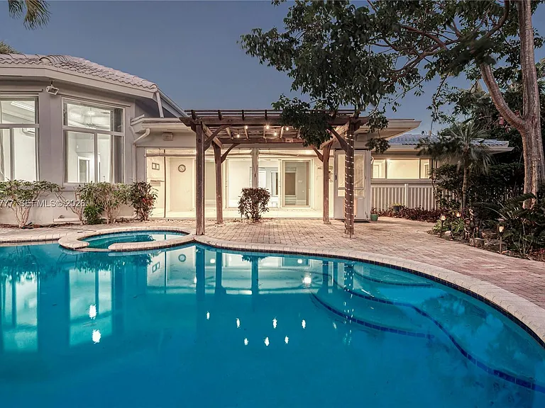 2801 Coral Shores Dr — Photo 21