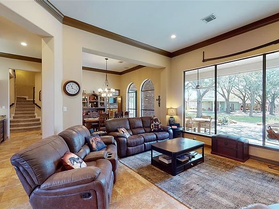 4th image of 32833 Pecan Hill Dr