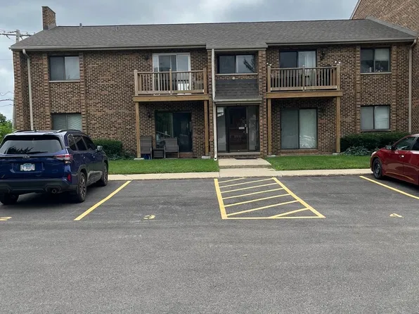 1781 Rand Rd APT 2A, Des Plaines, IL 60016
