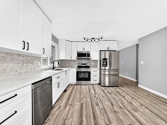 3rd image of 26 Greenridge Dr