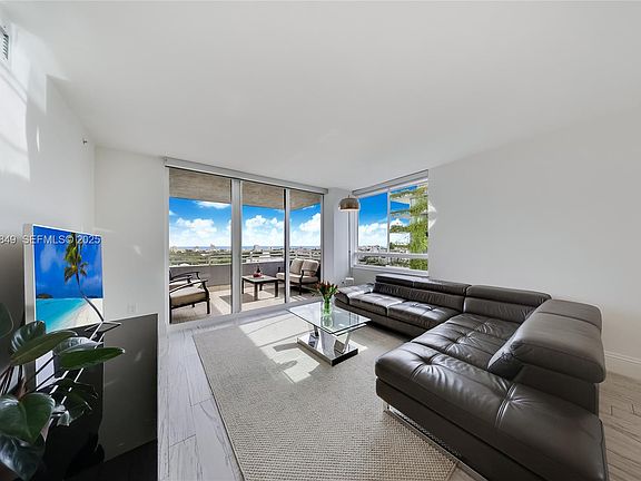3rd image of 1330 West Ave APT 1414