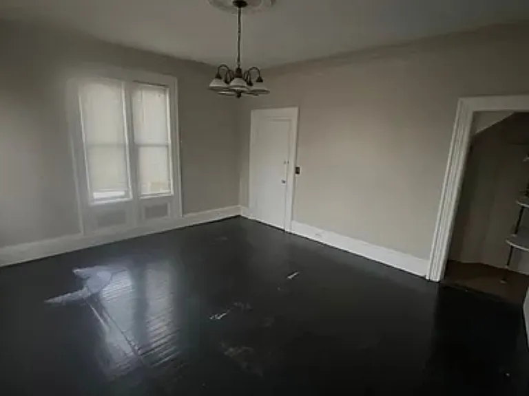 865 Eddy St — Photo 2