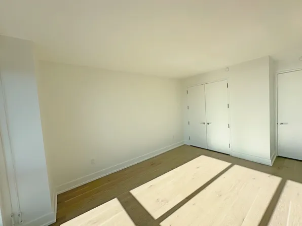 350 West 42nd Street image 12 of 33