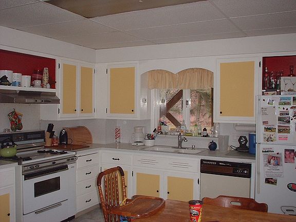 lower unit kitchen
