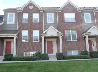 924 Charlton Ln, Naperville, IL 60563