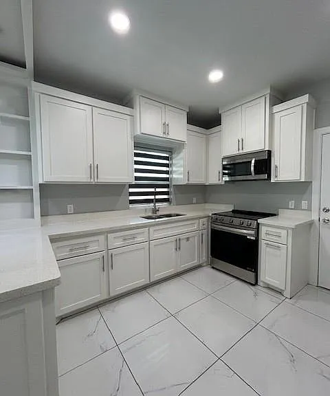 1122 Country Club Dr #4 — Photo 3