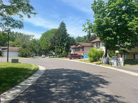 5th image of 917 123rd Ln NW