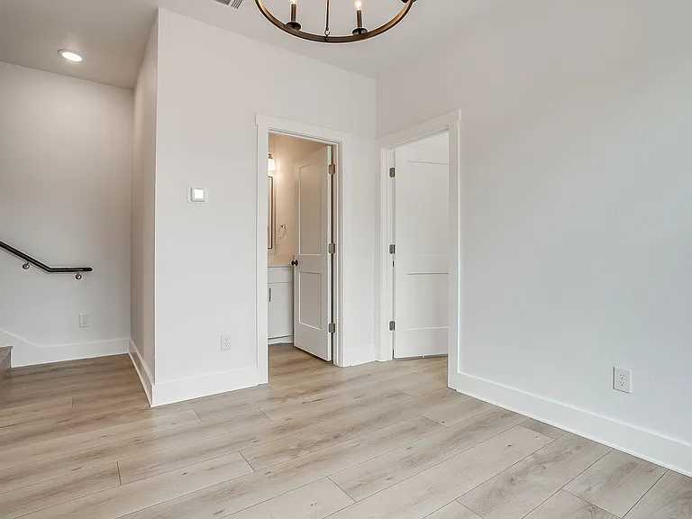 2811 Forest Park Blvd — Photo 25