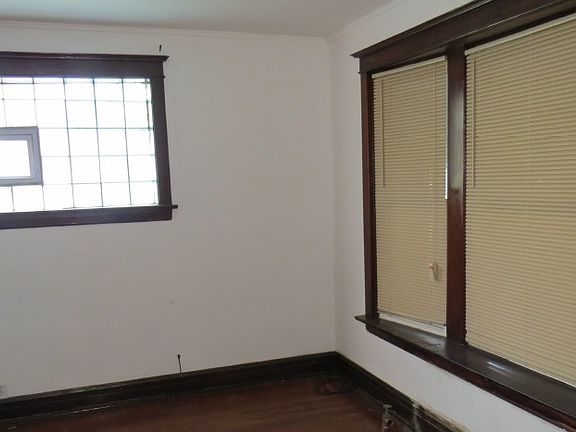 5th image of 9433 S St Lawrence Ave