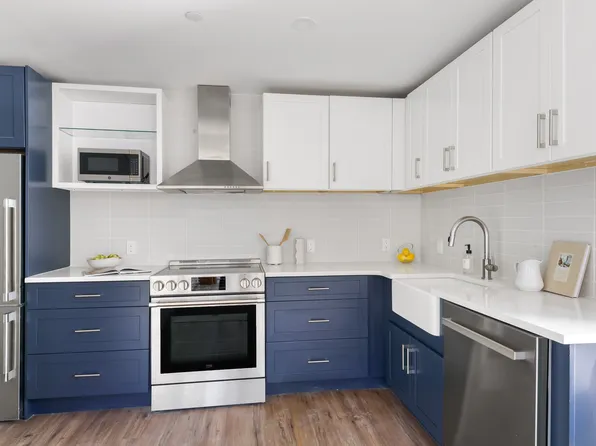 540 Graham Avenue image 2 of 16