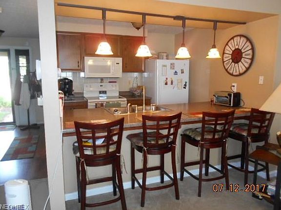5th image of 4757 Ledgewood Dr Unit 1A