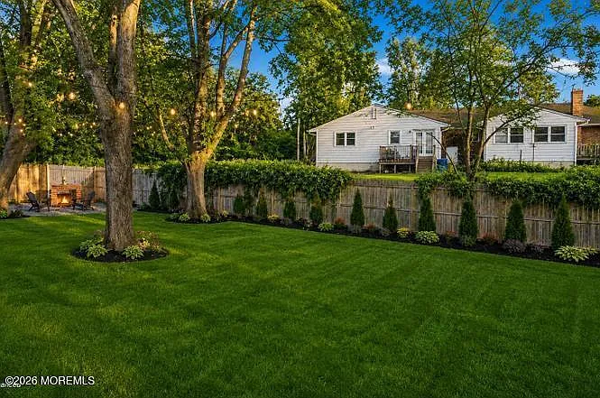 5 Lois Ave — Photo 2