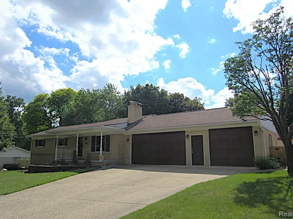 52477 Pappy Ln, Shelby Township, MI 48316