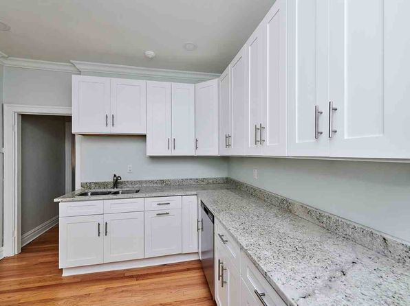 5461 S Everett Ave APT 3A
