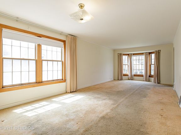 4th image of 7107 N Melvina Ave