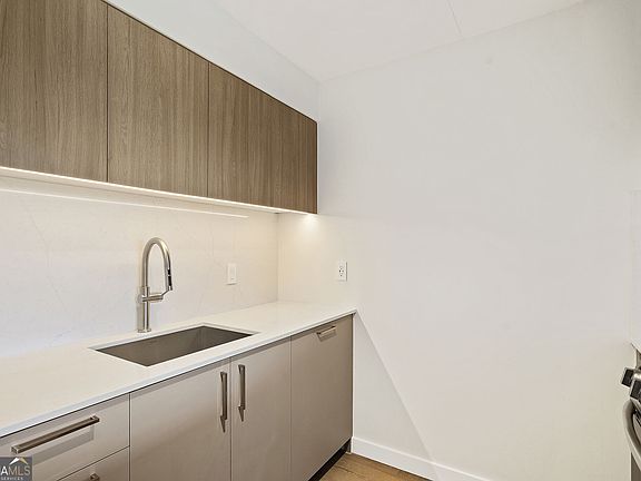 5th image of 2460 Peachtree Rd NE #1404
