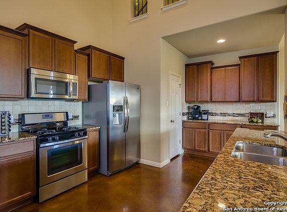 3rd image of 513 Easton Dr