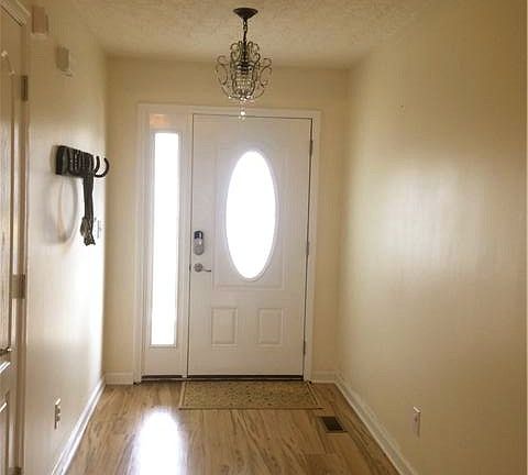3rd image of 3669 Aurora Dr