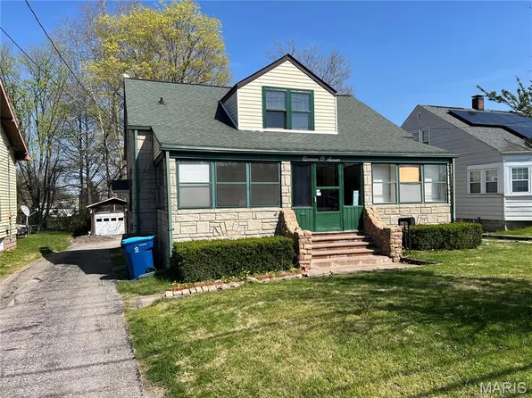 1107 Milton Rd, Alton, IL 62002