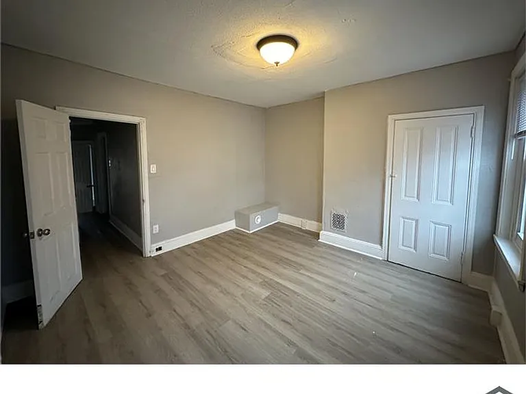 1226 W Firth St — Photo 9