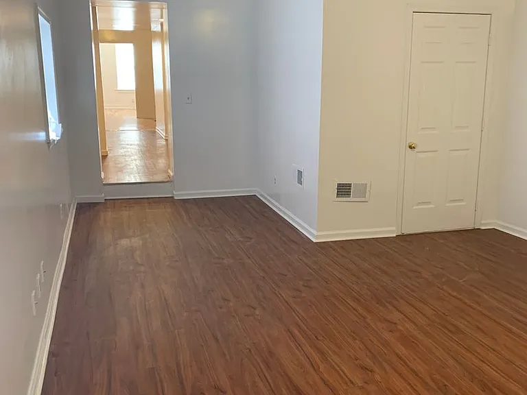 341 S Duke St — Photo 10