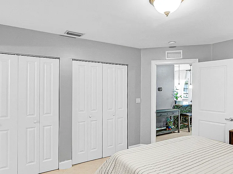 410 SW 15th St #206 — Photo 15