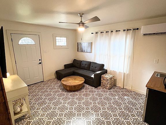 4th image of 2113 Fairmount Ave #1