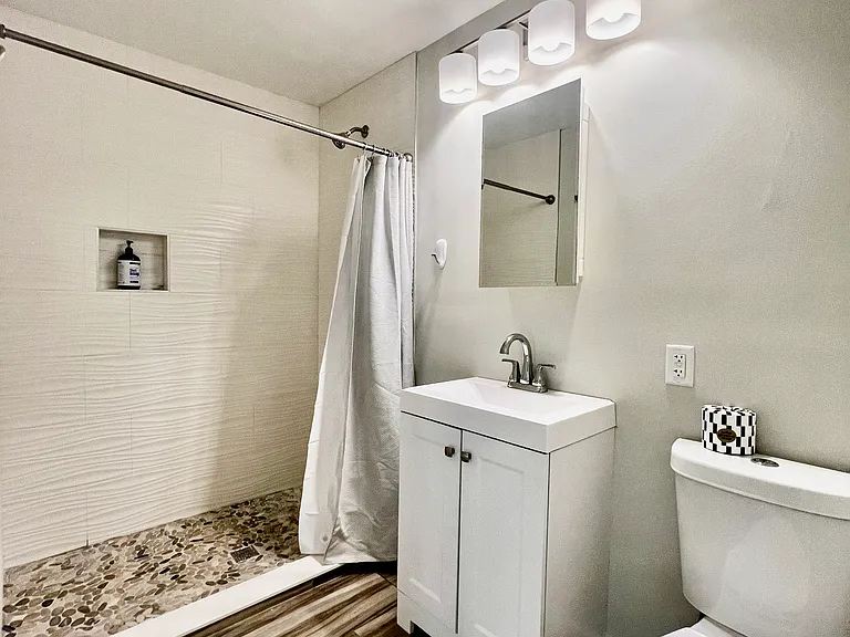 14 Lincoln Ave W — Photo 19