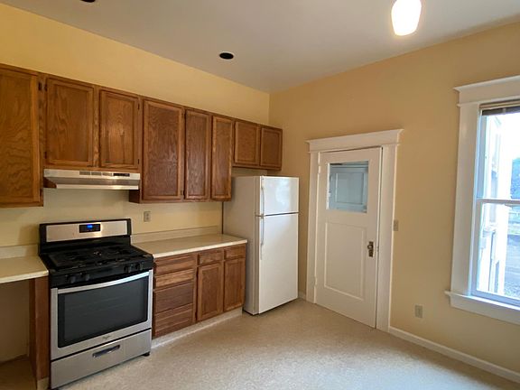 4th image of 929 Lincoln Way