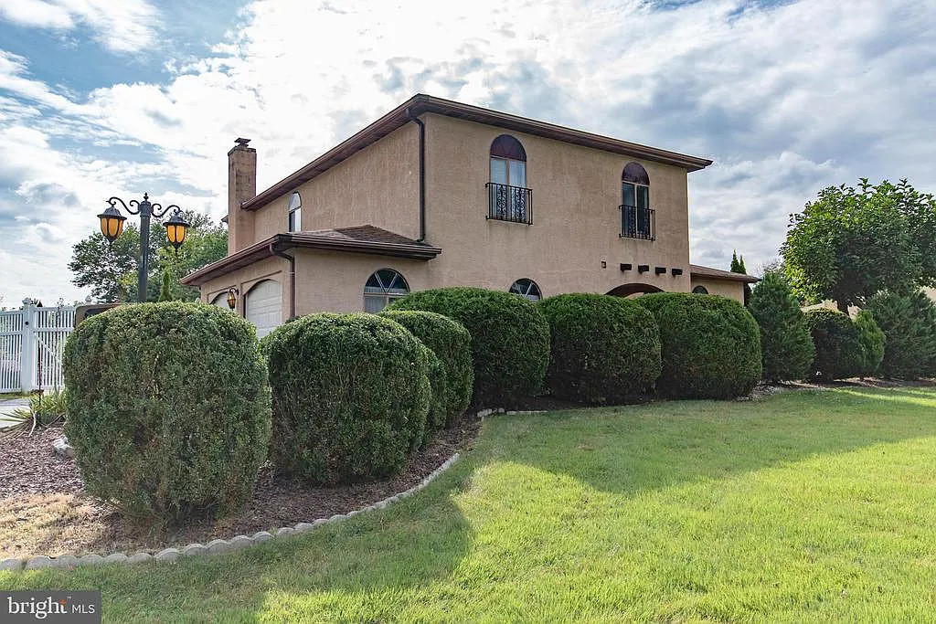 64 Carol Ln photo 1